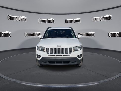 Used 2017 Jeep Compass Latitude image 2