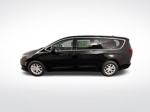 New 2026 Chrysler Voyager LX image 4