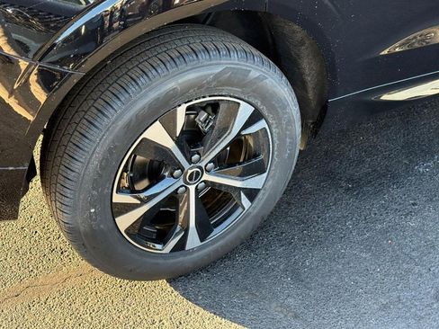 New 2026 Volvo XC60 B5 Core w/ Climate Package image 4