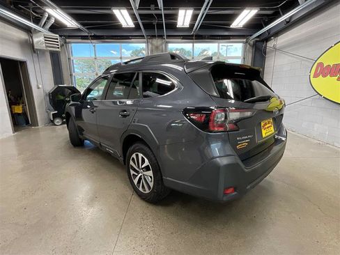 Used 2023 Subaru Outback Premium AWD/4WD image 3