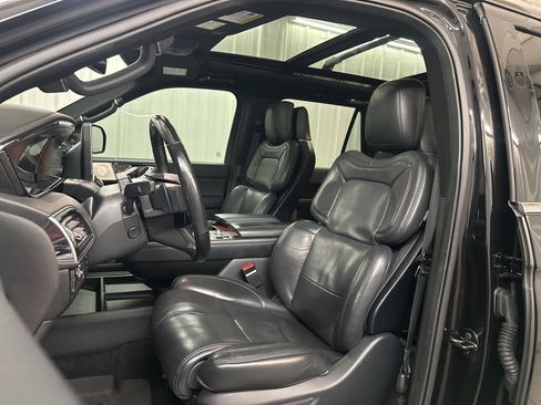 Used 2022 Lincoln Navigator Reserve image 13
