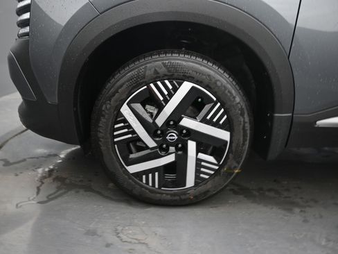 Certified 2025 Nissan Kicks SV image 9