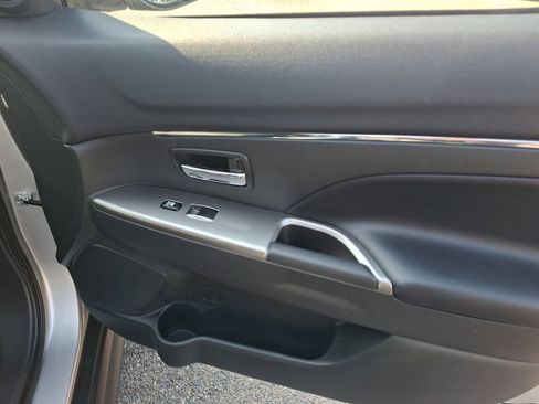 Used 2024 Mitsubishi Outlander Sport SE image 10