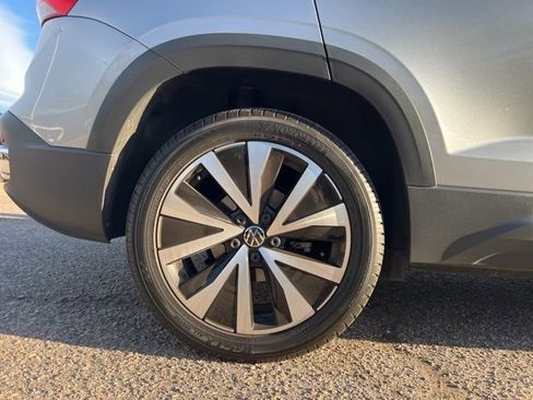 Used 2022 Volkswagen Taos SE image 12