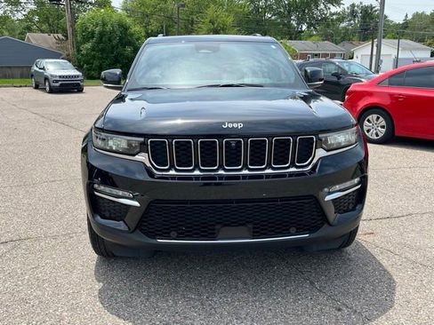Used 2023 Jeep Grand Cherokee Limited w/ Luxury Tech Group II AWD/4WD image 8
