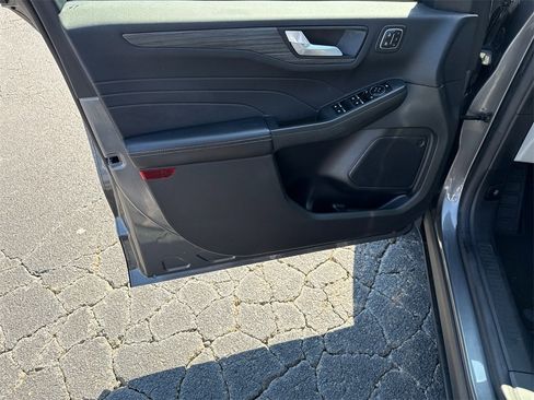 Certified 2023 Ford Escape Platinum image 10
