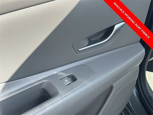 Used 2024 Hyundai Elantra SEL image 12