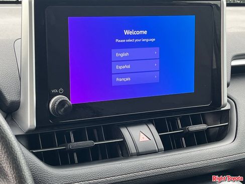 Certified 2025 Toyota RAV4 XLE FWD image 28