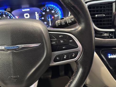 Used 2020 Chrysler Pacifica Touring-L w/ Advanced Safetytec Group FWD image 26