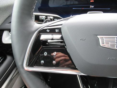 Certified 2025 Cadillac Optiq Sport 2 w/ LPO, Floor Liner Package AWD/4WD image 24