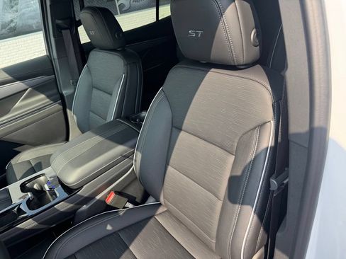 Certified 2026 Buick Enclave Sport Touring FWD image 19