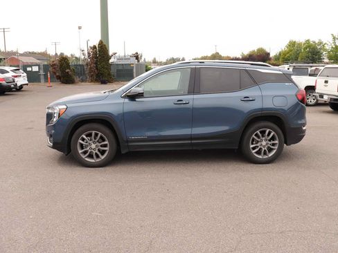 Used 2024 GMC Terrain SLT AWD/4WD image 8