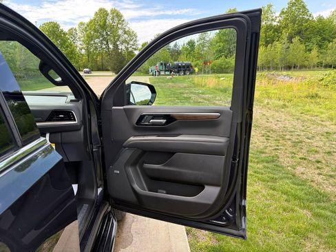 New 2026 Chevrolet Suburban High Country w/ Sun And Tow Package AWD/4WD image 38