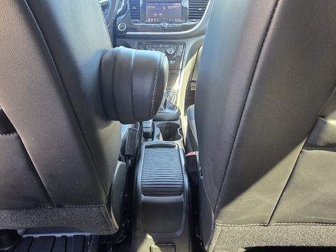 Used 2022 Buick Encore Preferred w/ Safety Package AWD/4WD image 29