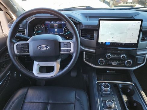 Certified 2024 Ford Expedition XLT image 10