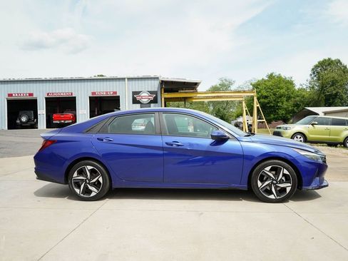 Used 2023 Hyundai Elantra SEL w/ Convenience Package image 3