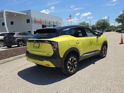 Certified 2025 Nissan Kicks SR FWD image 7