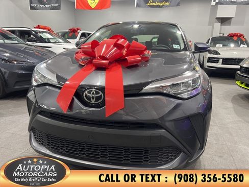 Used 2022 Toyota C-HR XLE FWD image 1