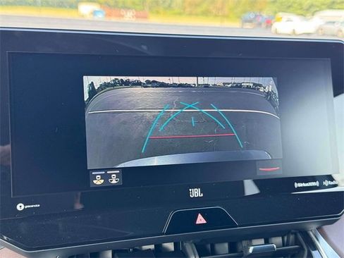 Used 2022 Toyota Venza XLE image 28