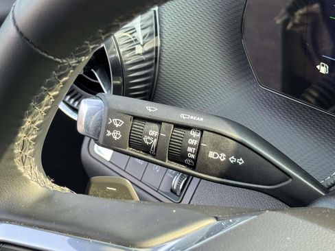 Used 2025 Chevrolet Equinox LT w/ Convenience Package II AWD/4WD image 9