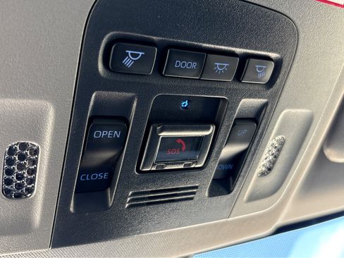 Used 2023 Toyota Camry SE w/ Convenience Package image 27