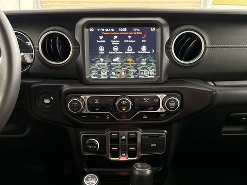 Used 2023 Jeep Wrangler Unlimited Sahara AWD/4WD image 17