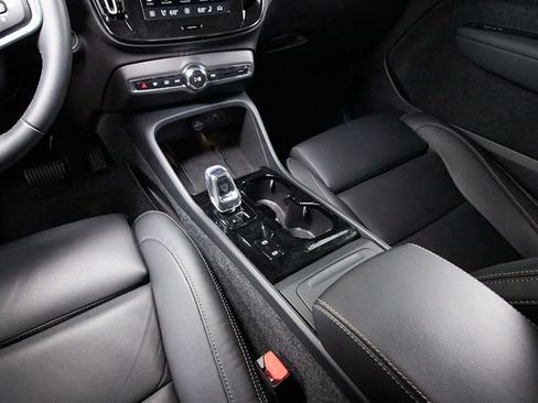 Certified 2026 Volvo XC40 B5 Plus AWD/4WD image 10