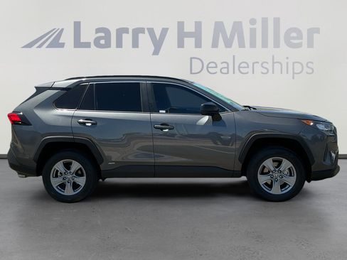 Used 2022 Toyota RAV4 LE AWD/4WD image 6