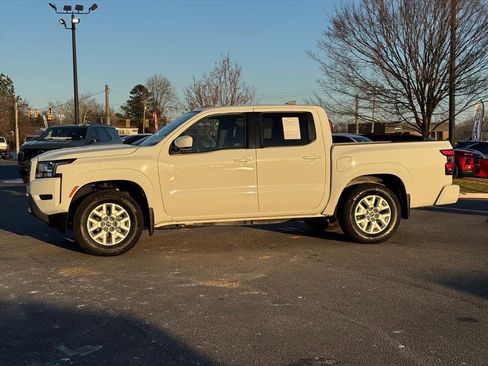 Used 2023 Nissan Frontier SV w/ Technology Package image 9