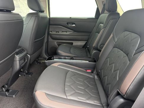 New 2026 Nissan Pathfinder Platinum AWD/4WD image 15