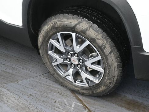 Used 2023 GMC Acadia SLT image 14