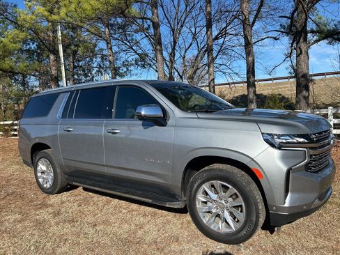 Used 2023 Chevrolet Suburban Premier w/ Advanced Technology Package image 1
