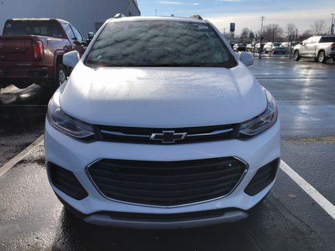 Certified 2022 Chevrolet Trax LT w/ LT Convenience Package image 2