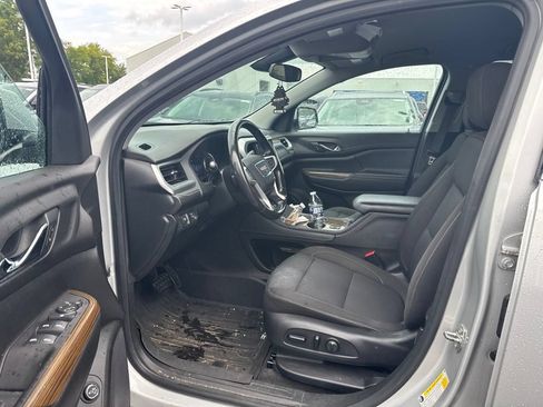 Used 2020 GMC Acadia SLE w/ Driver Convenience Package FWD image 9