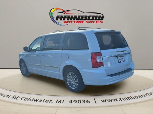 Used 2016 Chrysler Town & Country Touring w/ Driver Convenience Group FWD image 5