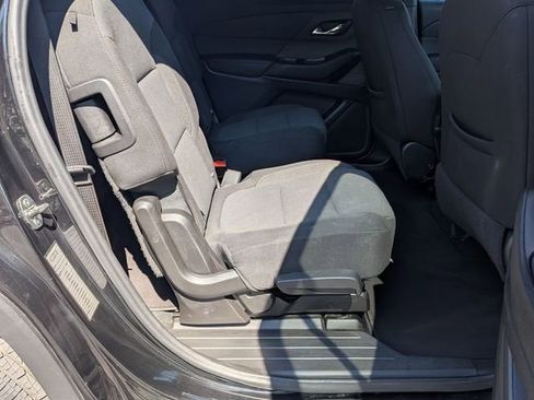 Used 2022 Chevrolet Traverse LT FWD image 29