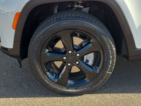 New 2025 Jeep Grand Cherokee L Altitude image 16