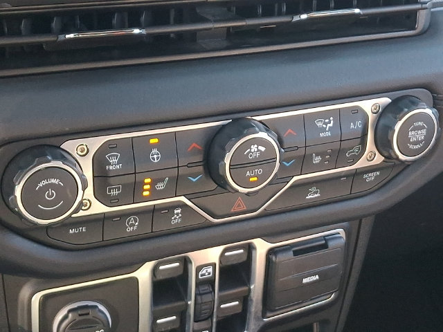 Used 2026 Jeep Wrangler Unlimited Sahara AWD/4WD image 13