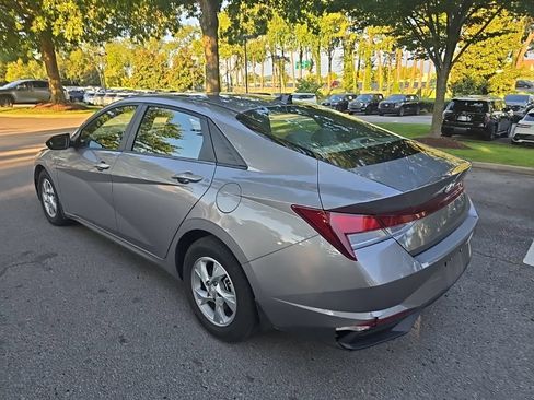 Used 2023 Hyundai Elantra SE FWD image 6