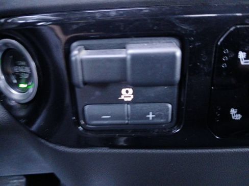 Used 2025 Chevrolet Silverado 1500 LT RWD image 5