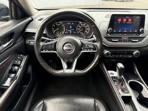 Used 2023 Nissan Altima 2.5 SR FWD image 17
