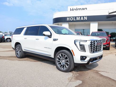 Used 2025 GMC Yukon XL Denali w/ Denali Reserve Package AWD/4WD image 1