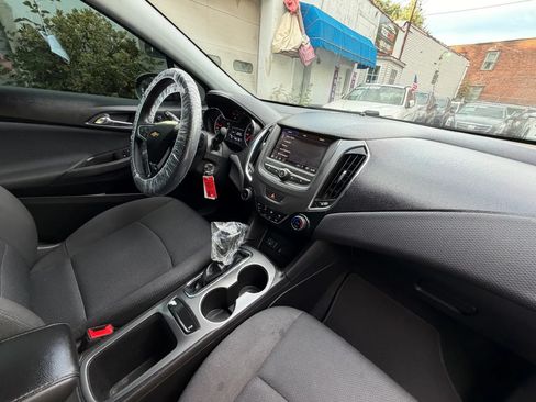 Used 2019 Chevrolet Cruze LT FWD image 39