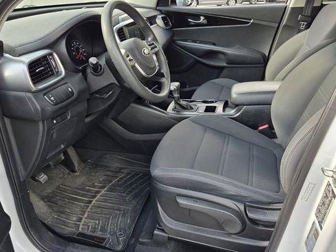 Used 2020 Kia Sorento LX FWD image 16