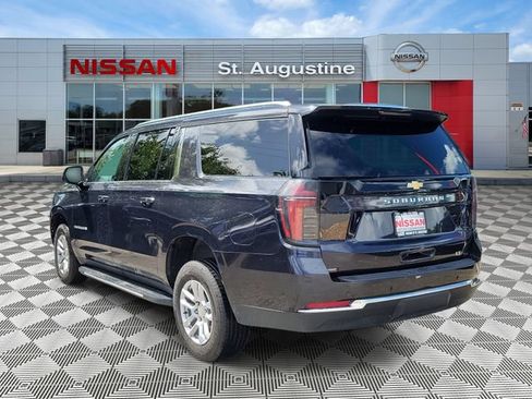 Used 2025 Chevrolet Suburban LT AWD/4WD image 4
