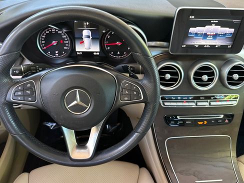 Used 2019 Mercedes-Benz GLC 300 4MATIC image 10