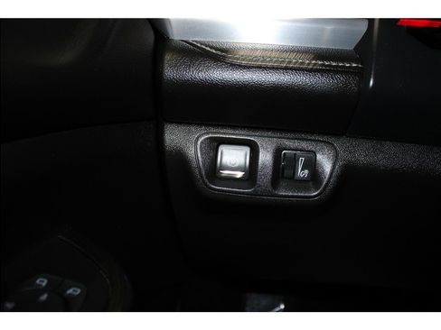 Used 2023 GMC Acadia SLT image 32