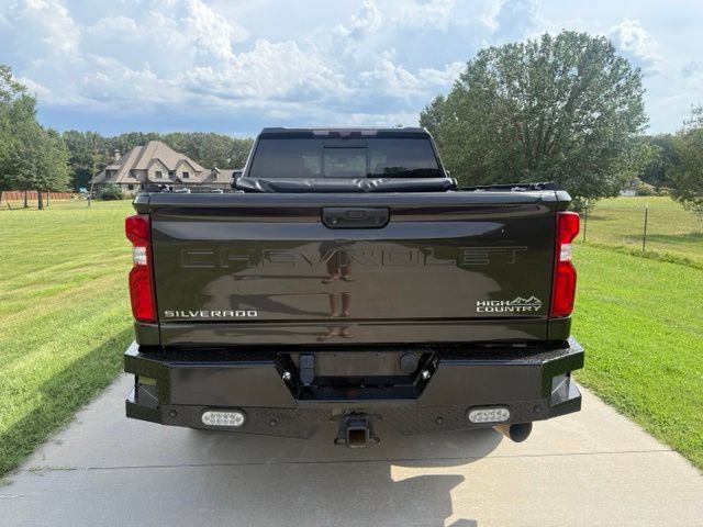 Used 2021 Chevrolet Silverado 2500 High Country w/ Technology Package AWD/4WD image 4
