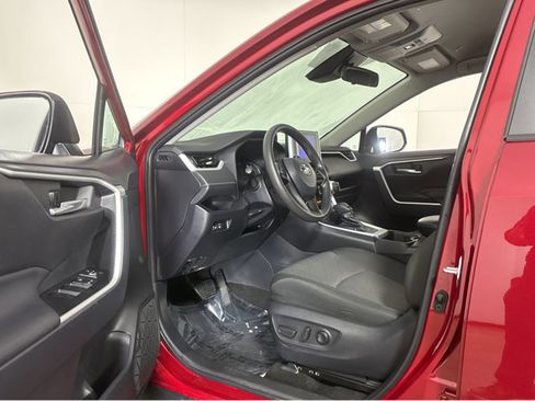 Used 2025 Toyota RAV4 XLE image 2