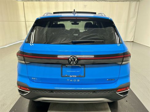 Certified 2025 Volkswagen Taos SEL image 3